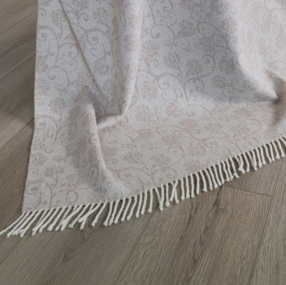 Wool Throw Blanket, Jacquard Design, 100% Virgin Wool, Size 55"x70" - Picture 9 of 11